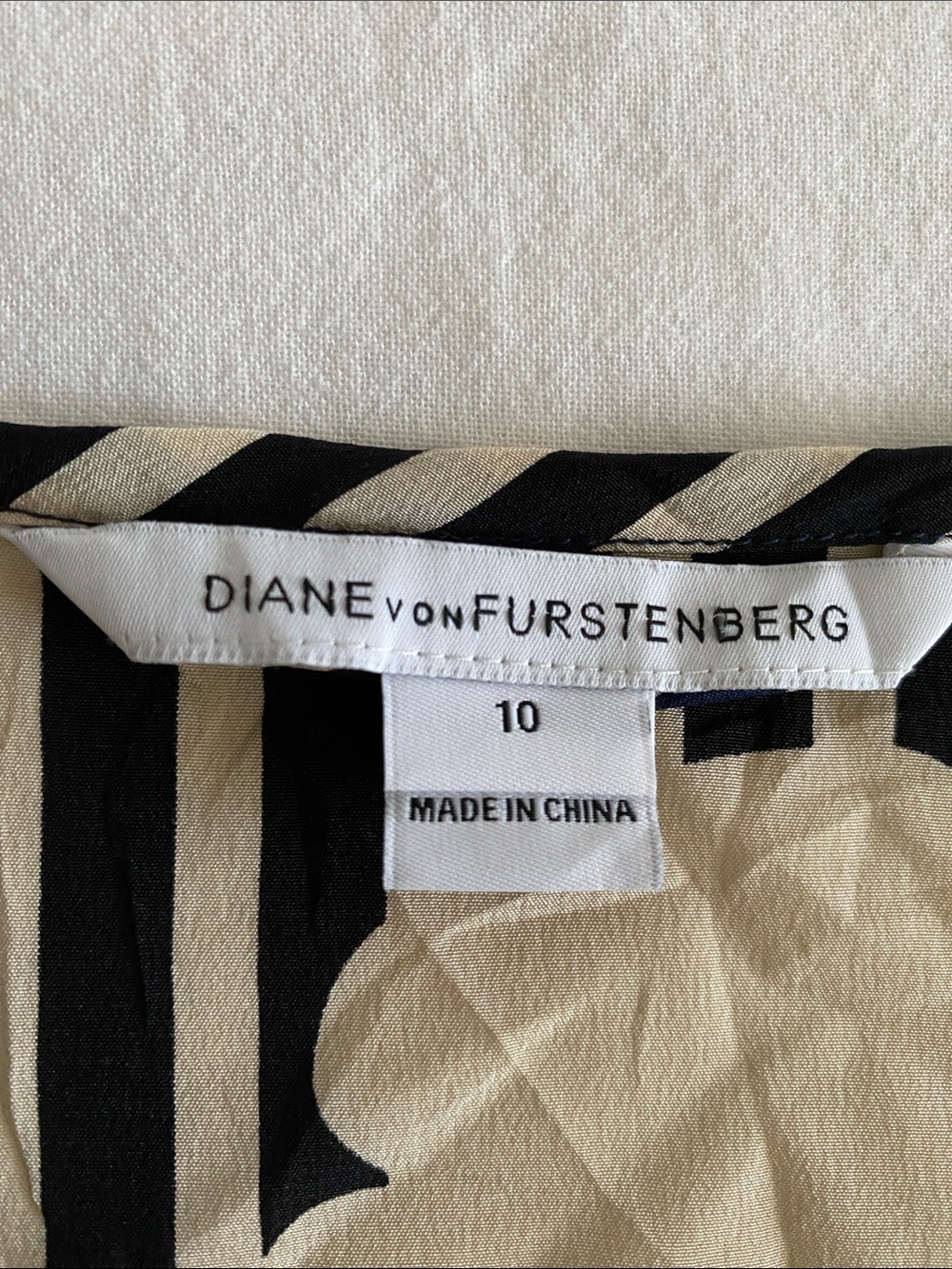 Diane Von Furstenberg elegant 100% silk Florence dress Side Zip Tie Belt Size 10 - Picture 4 of 16